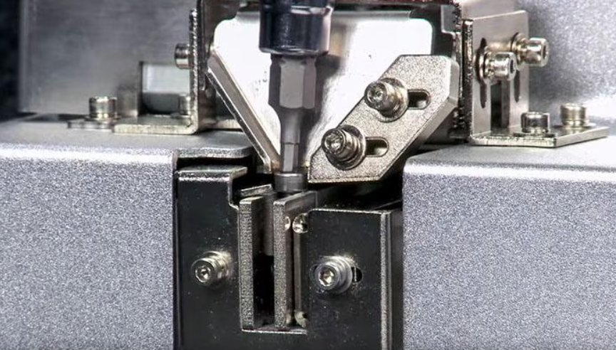 Adjusting the Bit Guide of a MSP Screw Presenter